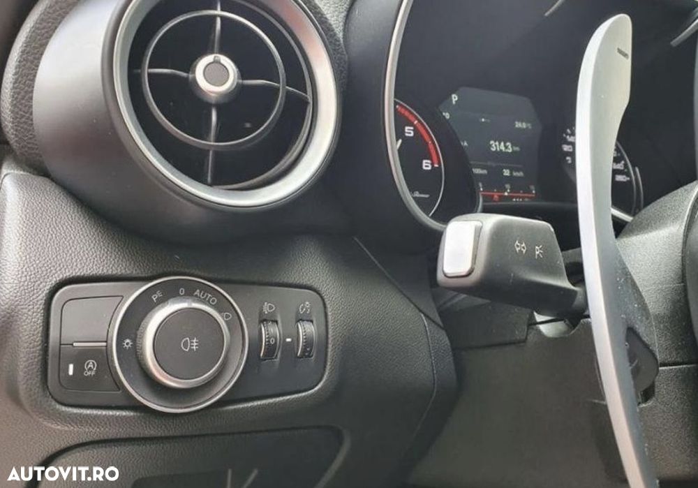 Alfa Romeo Giulia 2.2 JTDM AWD Aut. Veloce - 16