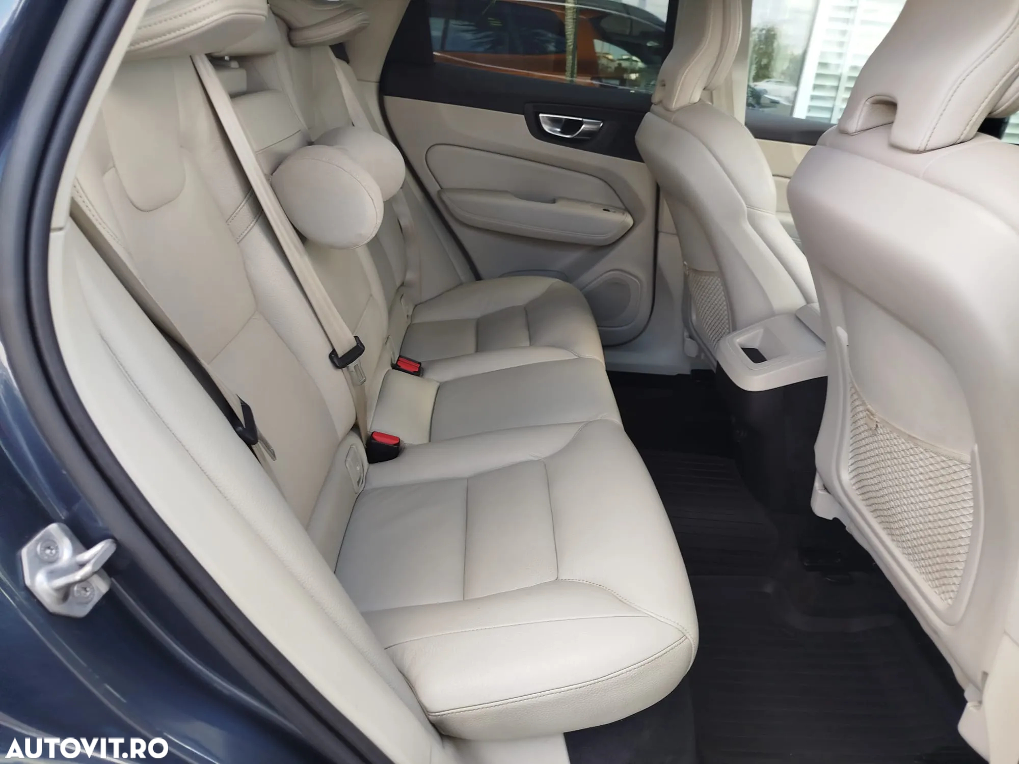 Volvo XC 60 B4 MHEV Momentum Pro - 30