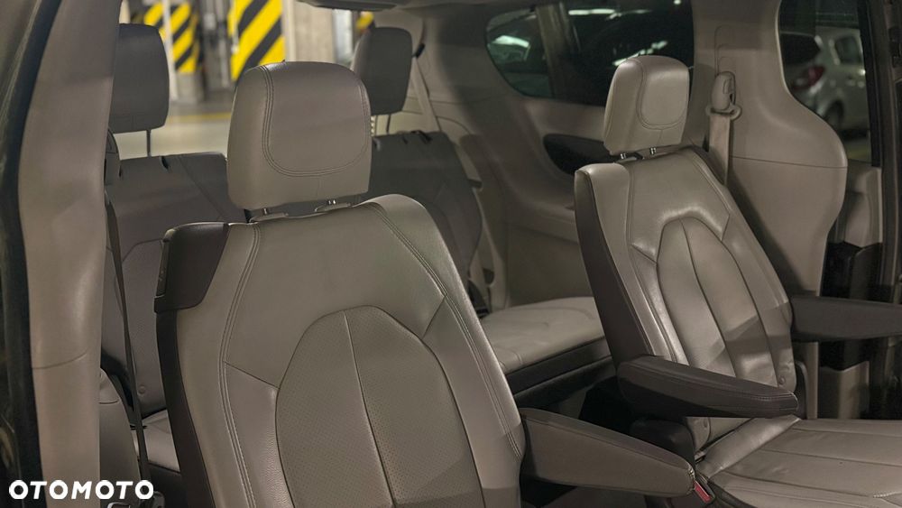Chrysler Pacifica - 8