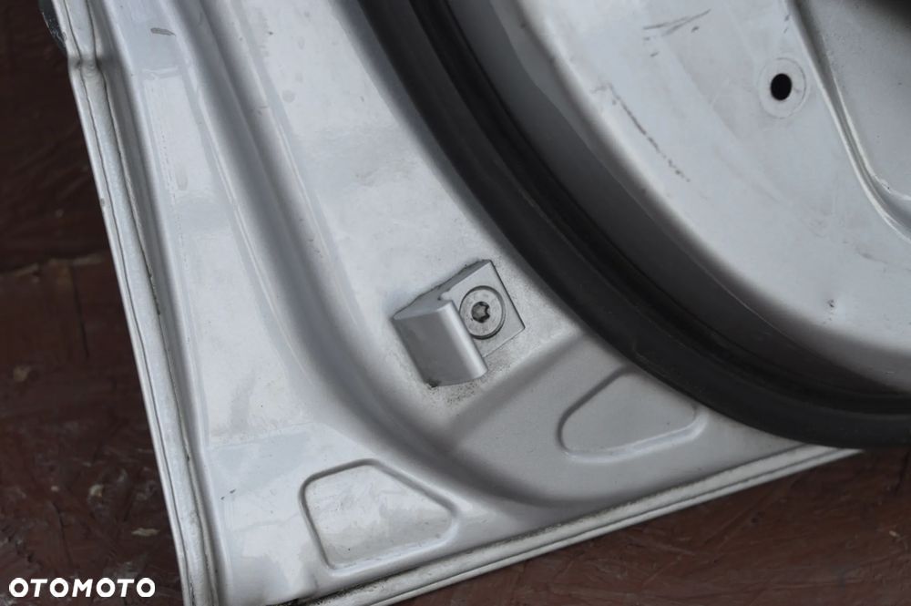 BMW E46 SEDAN / TOURING / KOMBI ORYGINALNE KOMPLETNE DRZWI PRZEDNIE LEWE / PRAWE EUROPA W KOLORZE TITANSILBER 354/7 O NR. 41 51 7 034 151 / 41 51 7 034 152 OEM W DOBRYM STANIE - 32