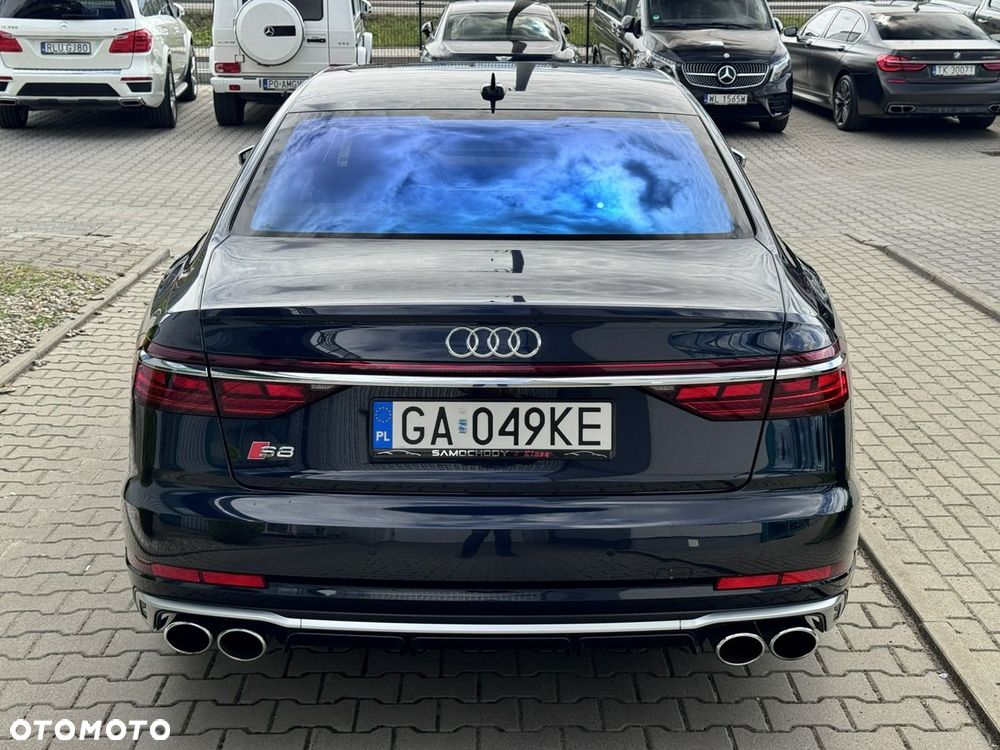 Audi S8 - 8