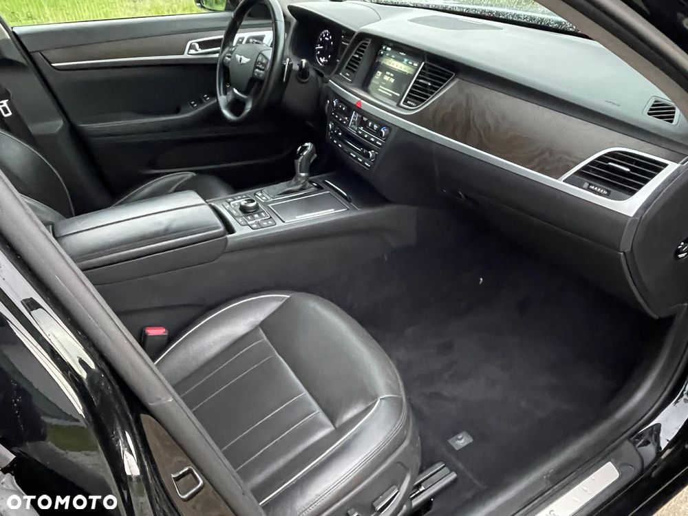 Hyundai Genesis - 11