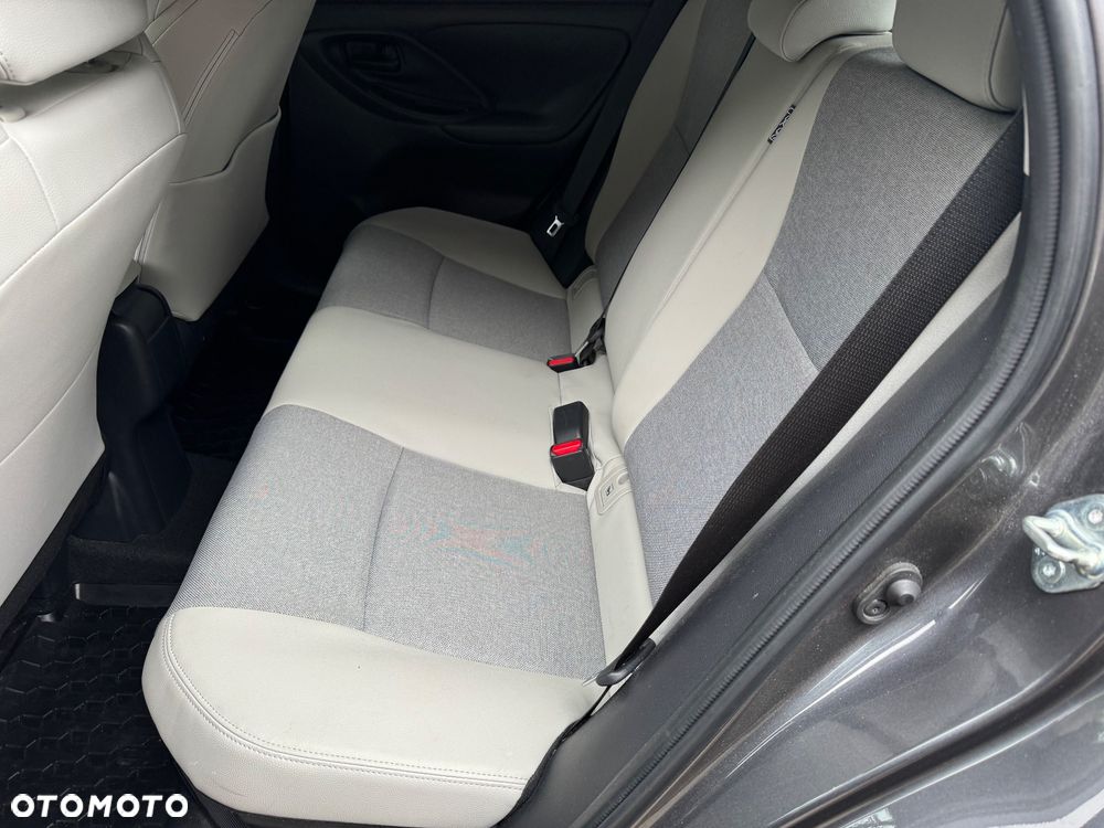 Toyota Yaris Hybrid 1.5 Executive - 16