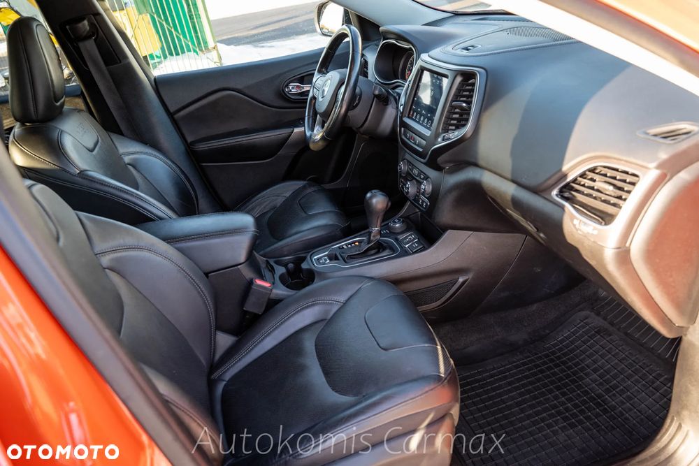 Jeep Cherokee - 18