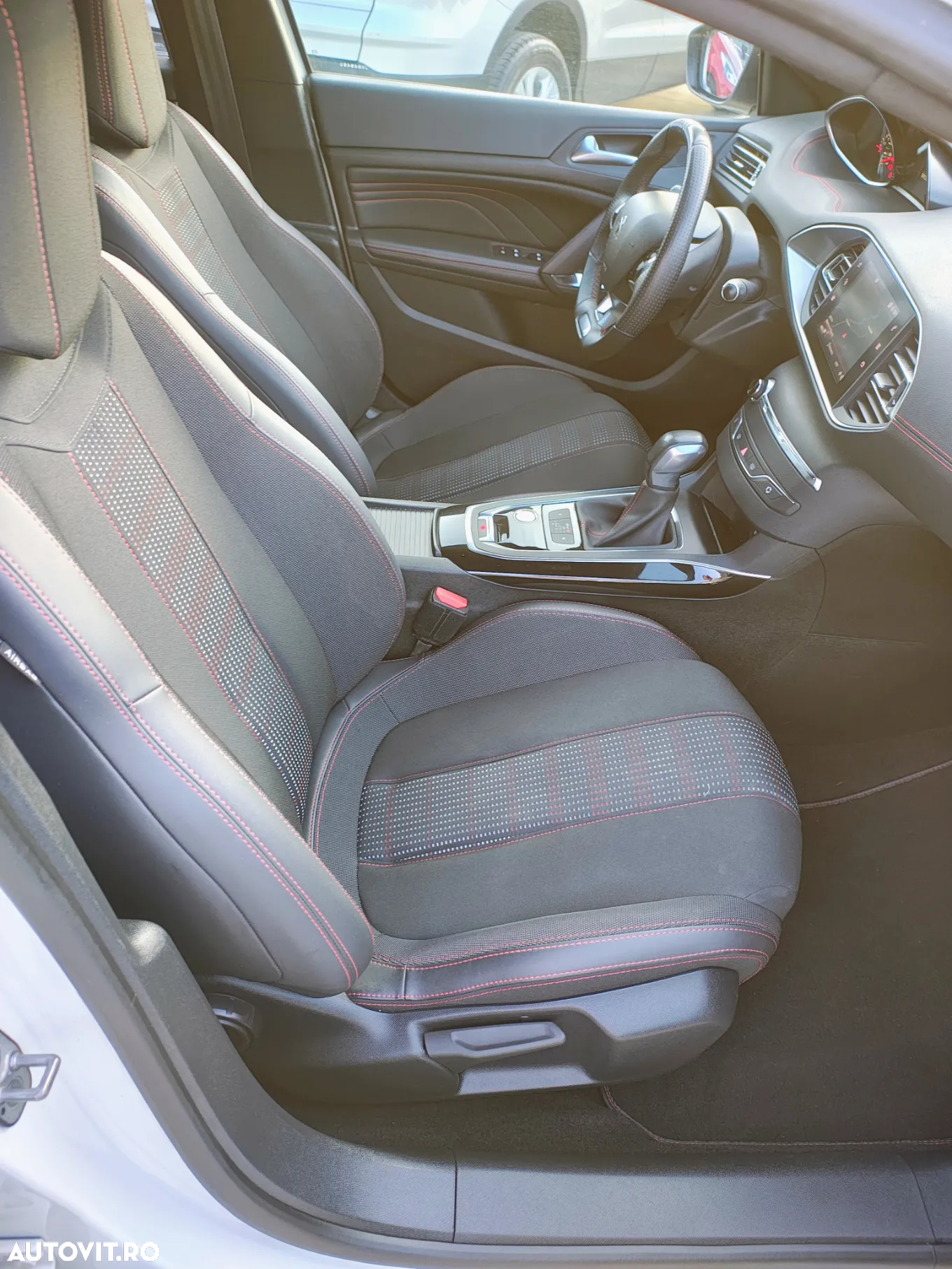 Peugeot 308 PureTech 130 EAT8 GT - 8