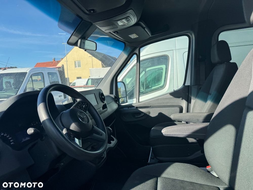 Mercedes-Benz Sprinter Standard BASE 907.233 - 4