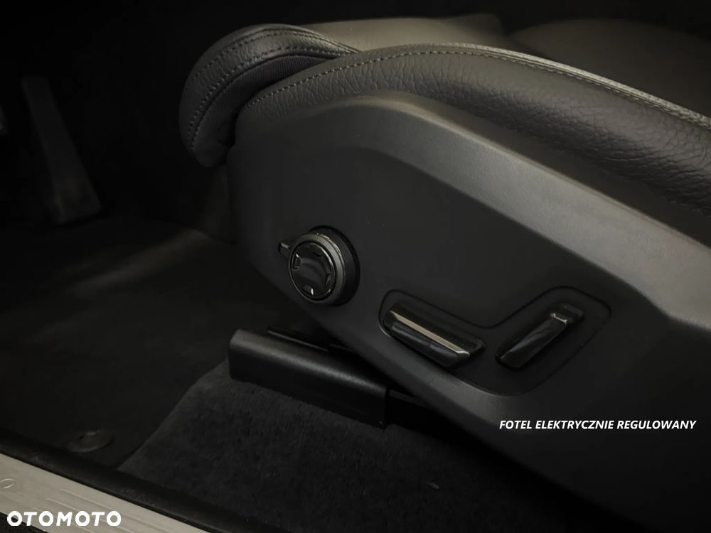 Volvo XC 60 B4 D Plus Dark - 16