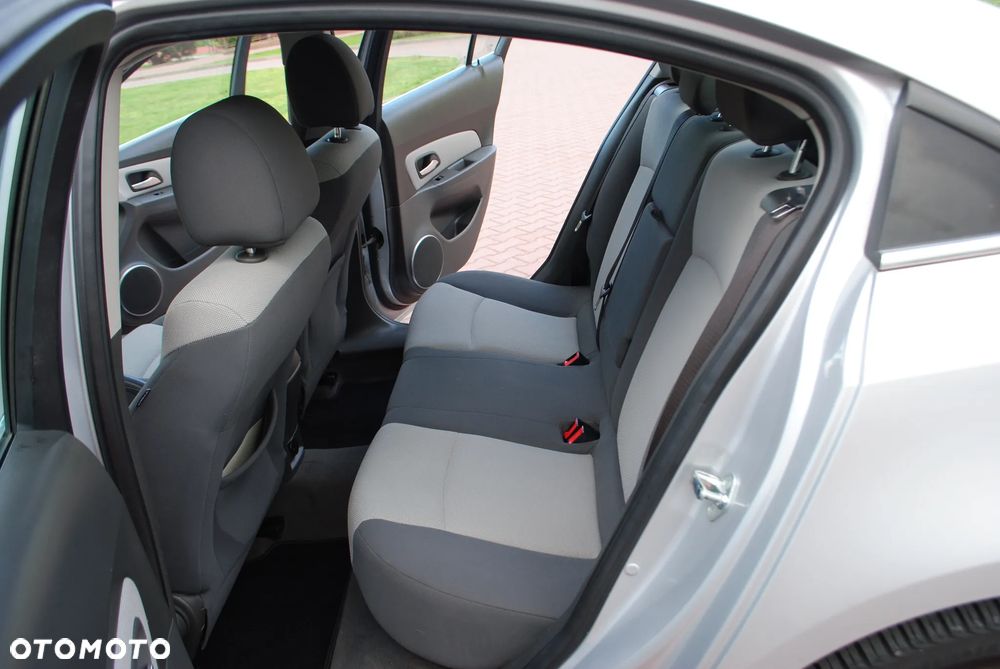 Chevrolet Cruze 1.8 LT - 9