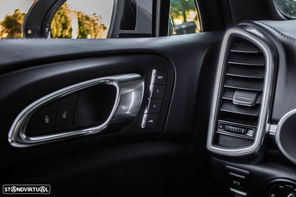 Porsche Cayenne S E-Hybrid - 17