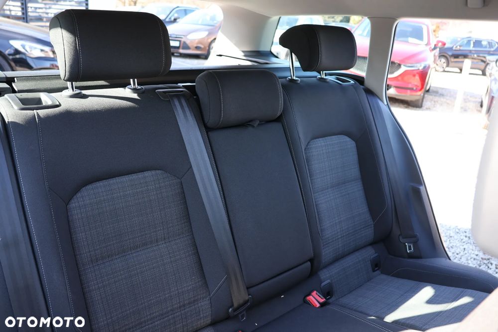Volkswagen Passat Variant 2.0 TDI EVO Elegance DSG - 18