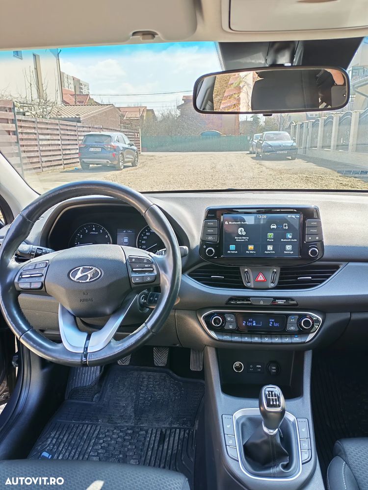 Hyundai i30 1.4 100CP 5DR M/T Highway - 17