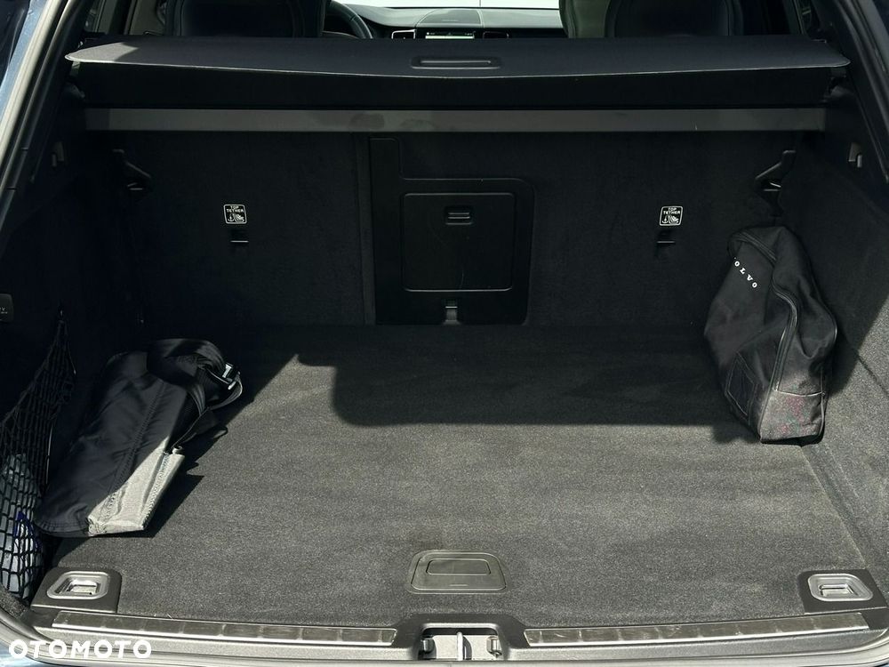 Volvo XC 60 B4 D AWD Ultimate Dark - 14