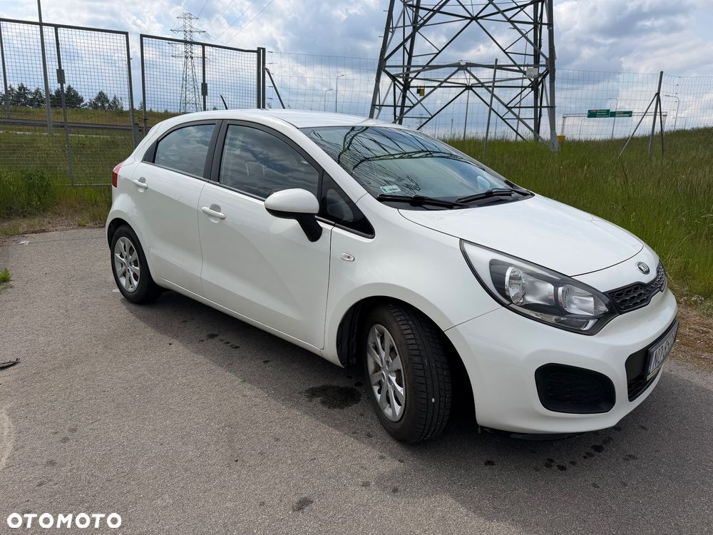Kia Rio 1.2 L - 6
