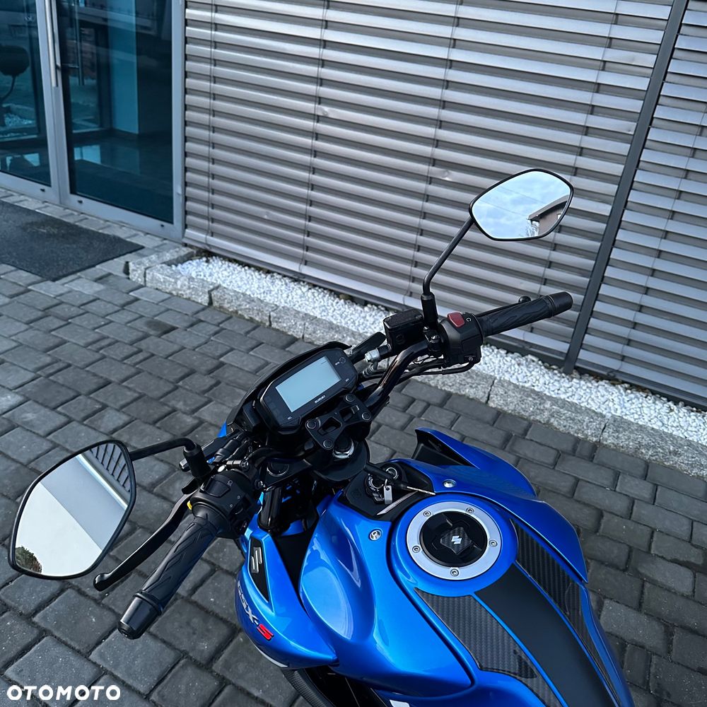 Suzuki GSX - 12