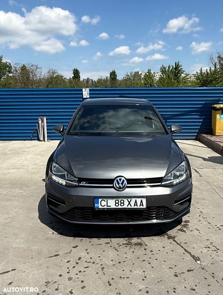 Volkswagen Golf - 1