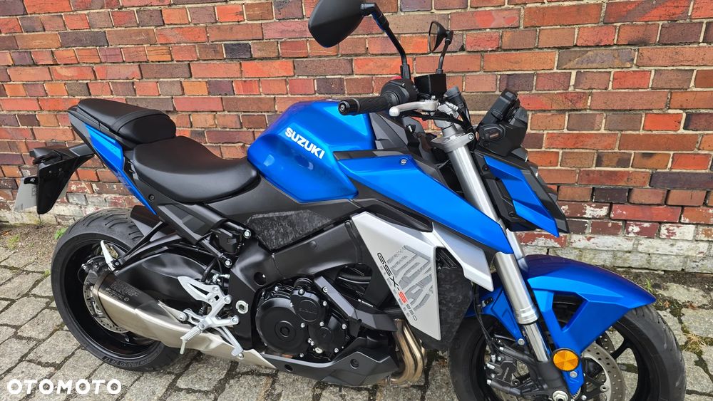 Suzuki GSX - 23