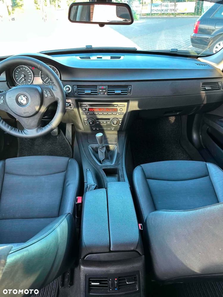 BMW Seria 3 320i - 11