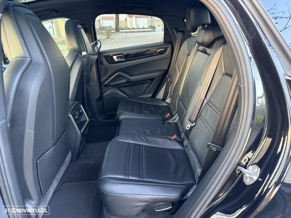 Porsche Cayenne Coupé E-Hybrid Platinum Edition - 28