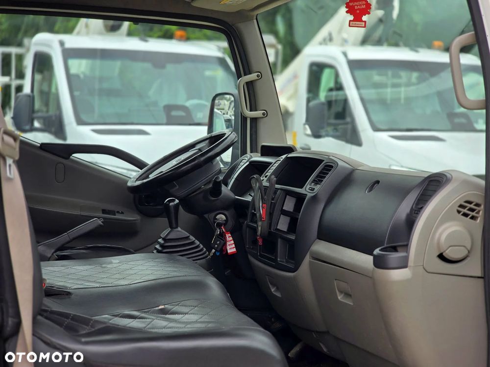 Nissan Cabstar / Multitel HX195 - 11