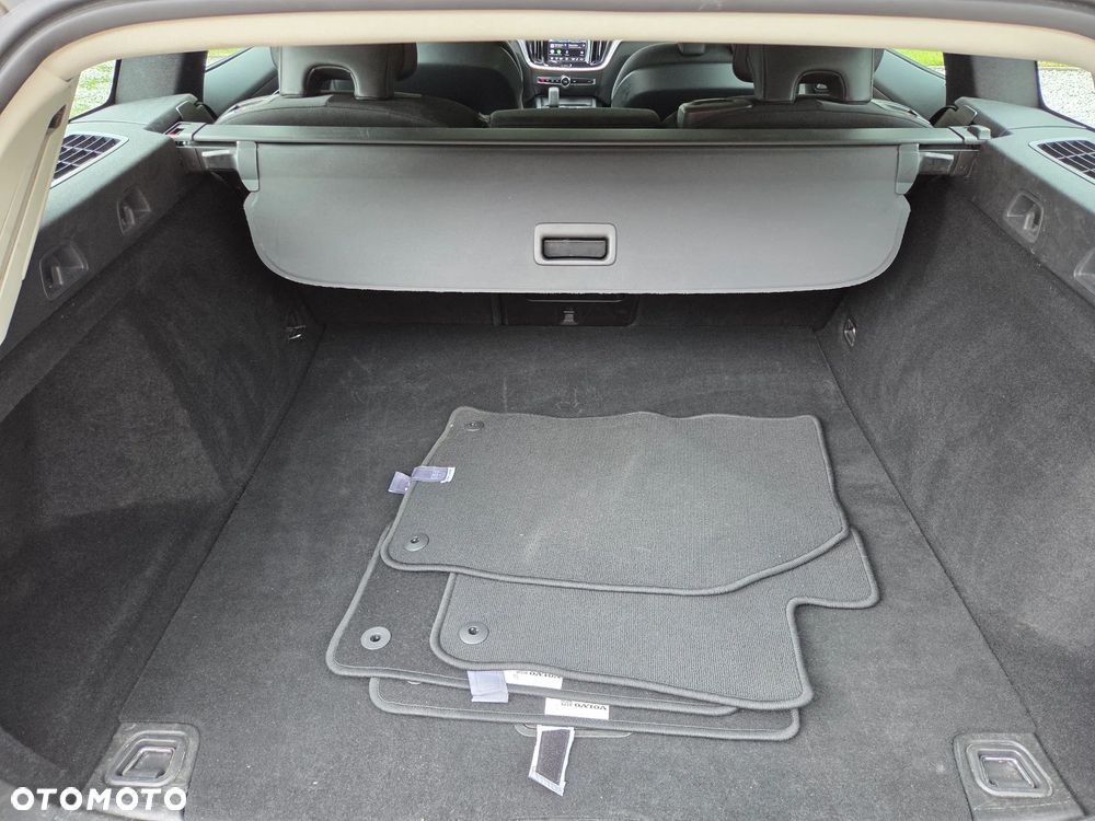 Volvo V60 B3 B DKG Momentum Pro - 10