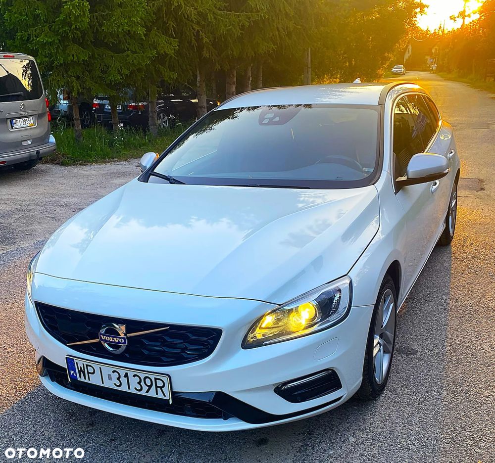 Volvo V60 D4 AWD Geartronic RDesign - 2
