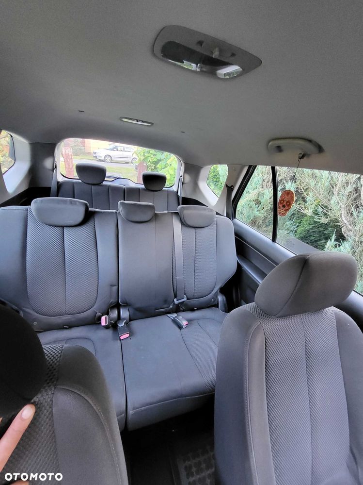 Kia Carens - 5