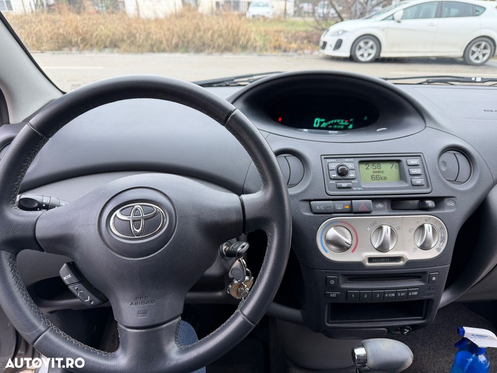 Toyota Yaris 1.3 Aut Sol - 2