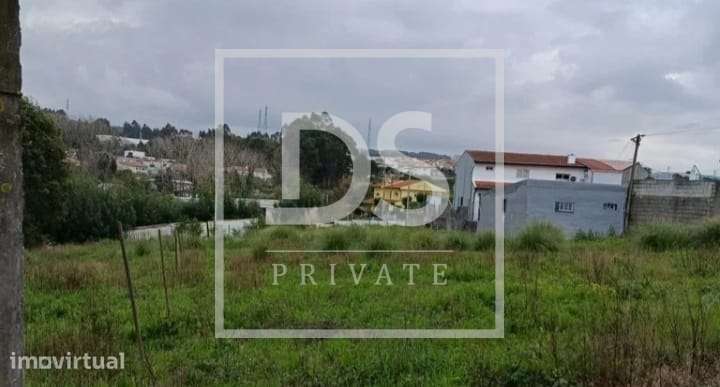 Terreno para Moradia de 4 Frentes com Jardim e Piscina em Vila Nova de - Grande imagem: 4/12