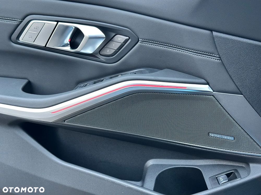 BMW M3 Competition M xDrive - 25