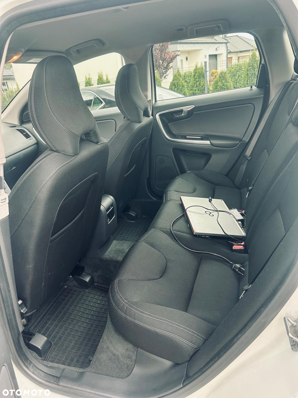 Volvo XC 60 D3 Drive-E Momentum - 12
