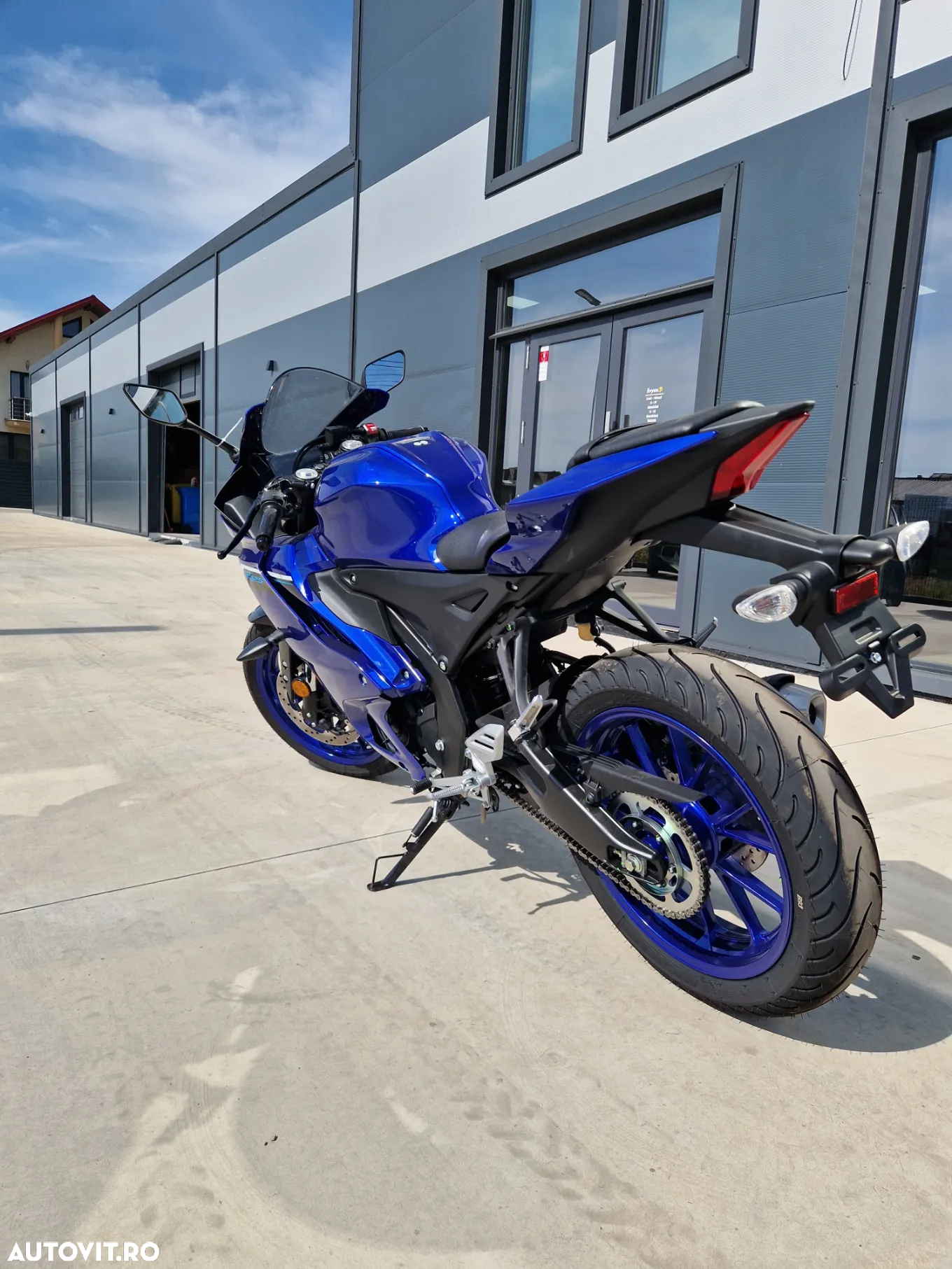 Yamaha YZF-R125 - 3