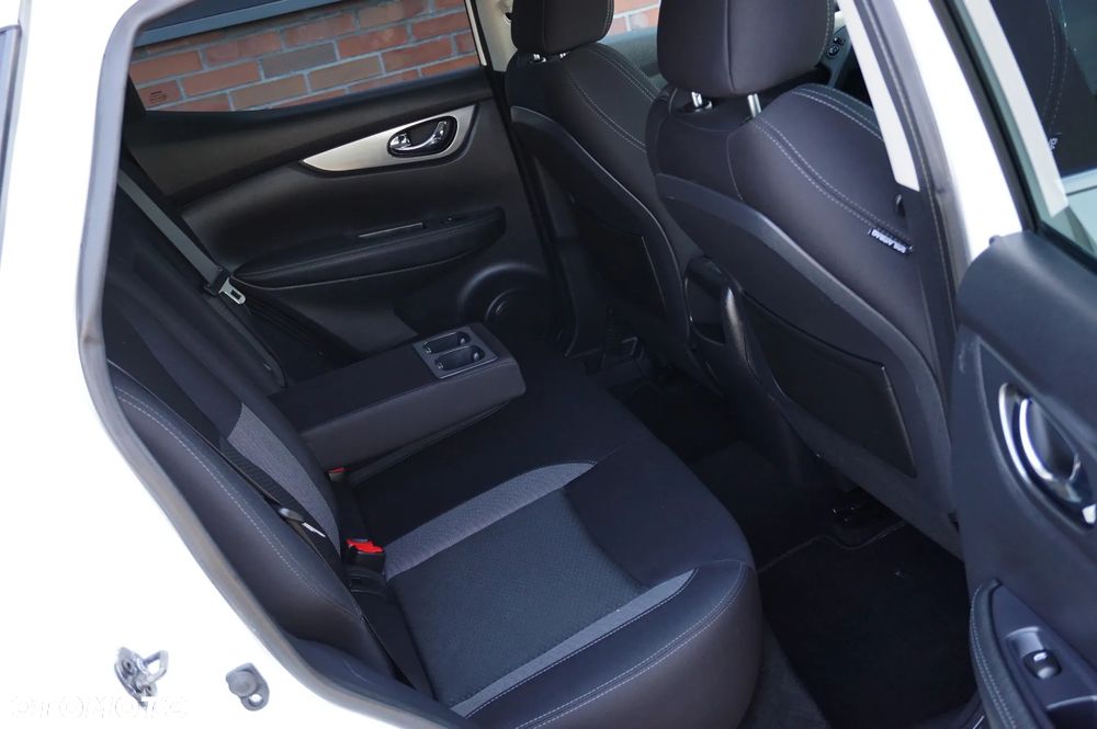 Nissan Qashqai 1.3 DIG-T N-Connecta - 26