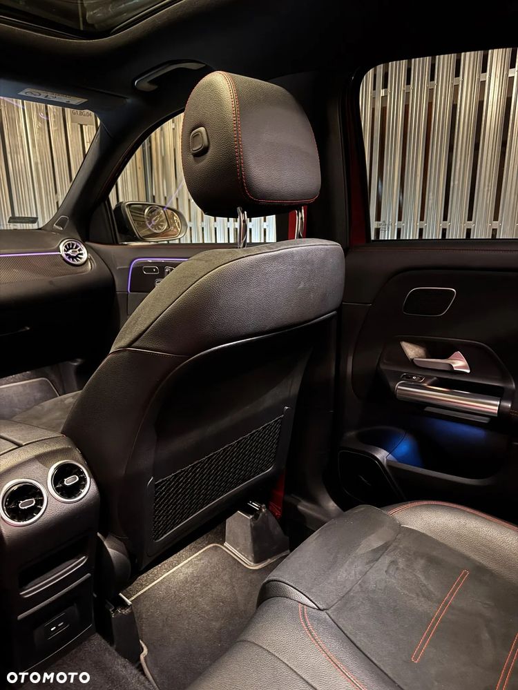 Mercedes-Benz GLA - 33