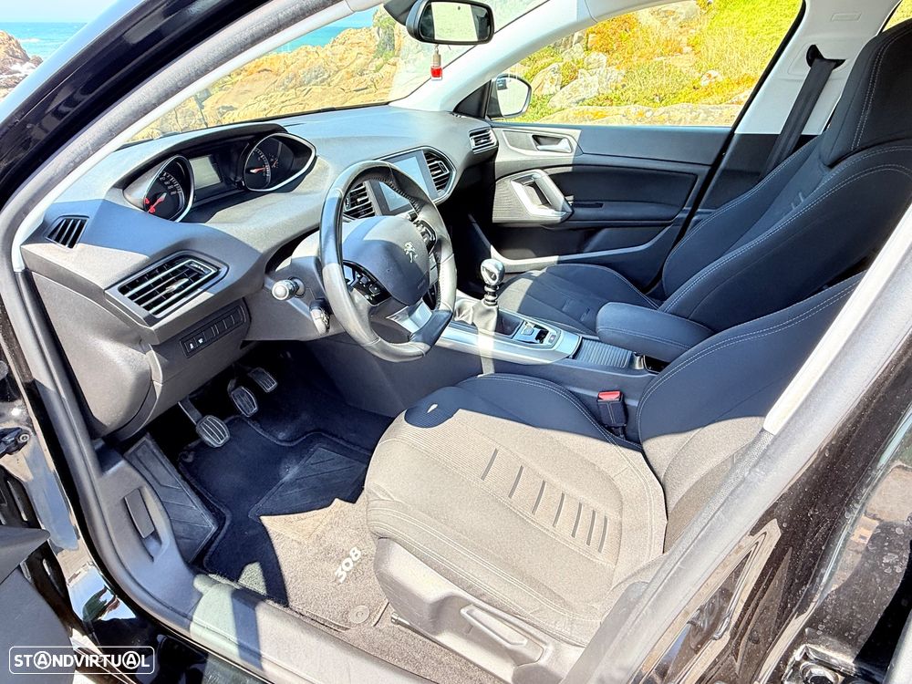 Peugeot 308 1.2 PureTech Allure Full LED - 33