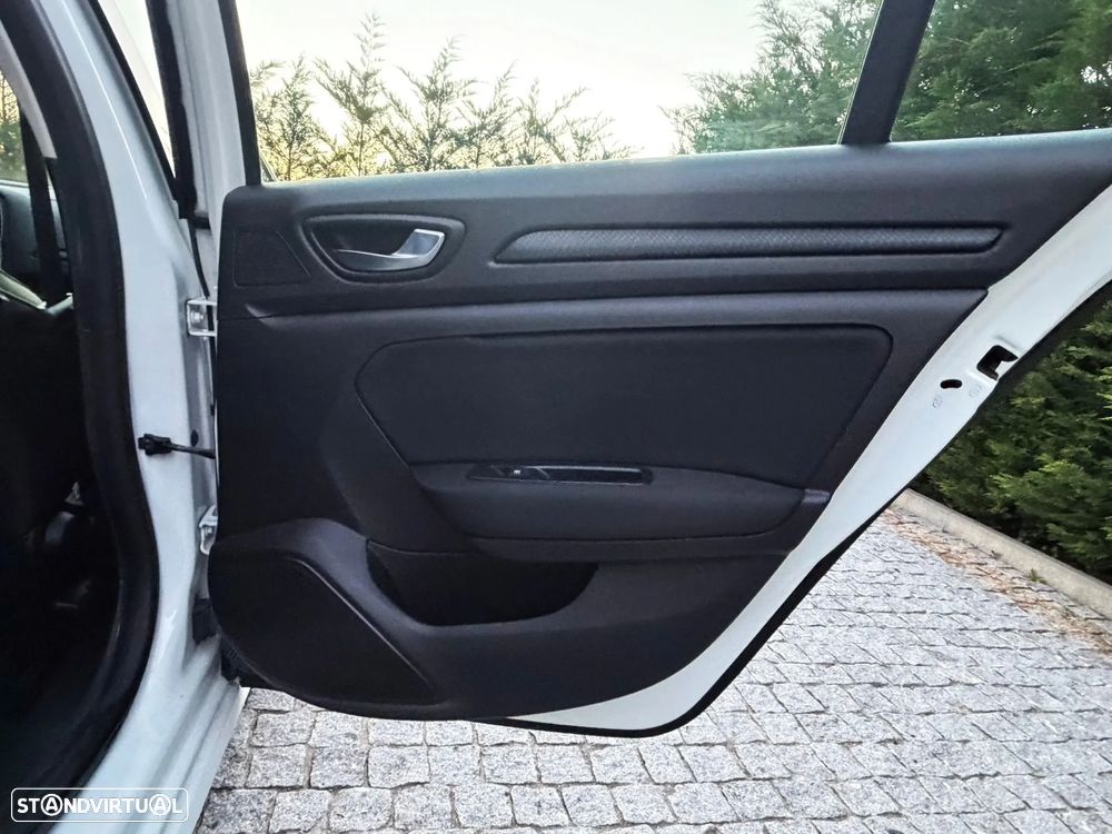 Renault Mégane Sport Tourer ENERGY dCi 110 INTENS - 24