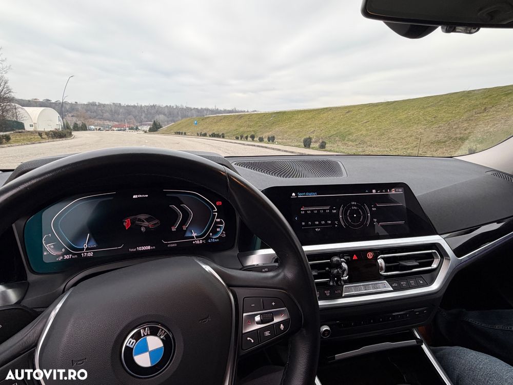 BMW Seria 3 330e Aut. - 24