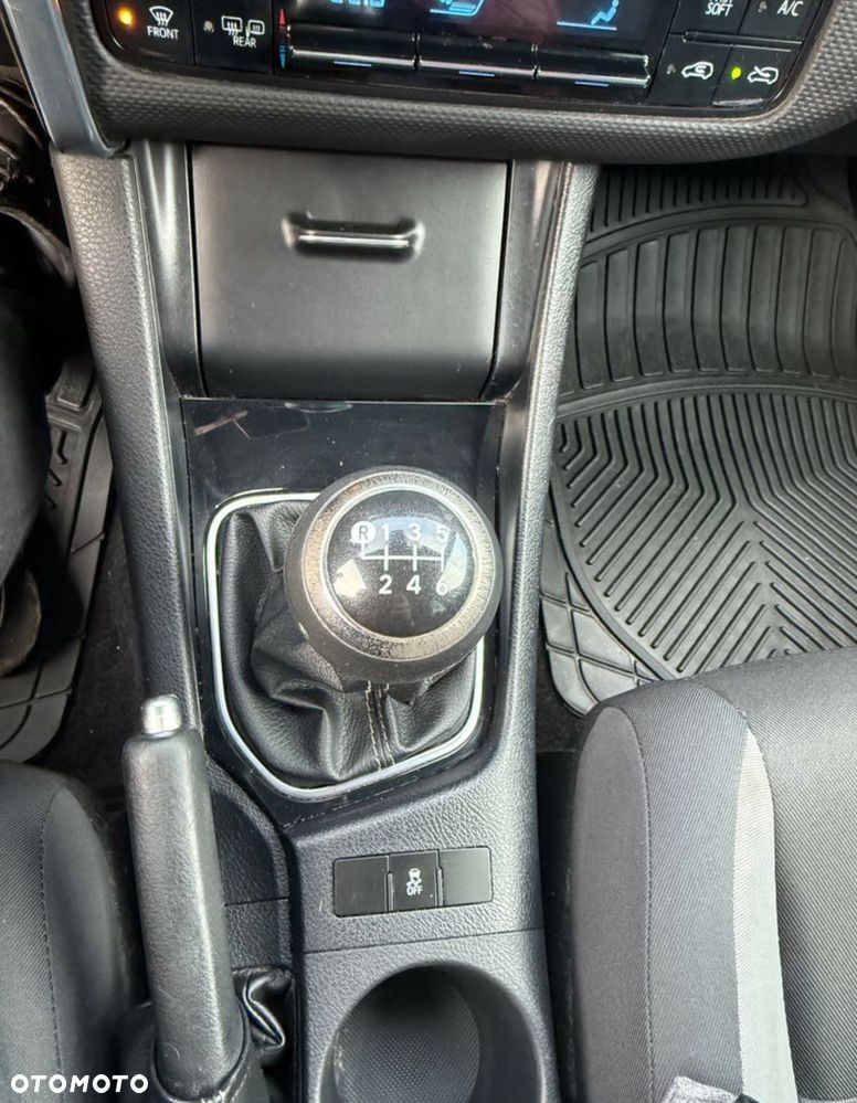 Toyota Auris 1.33 Dual-VVT-i - 14