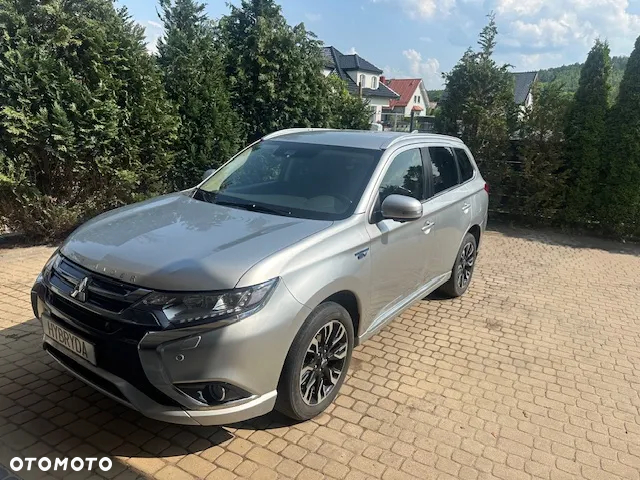 Mitsubishi Outlander 2.0 4WD Plug-In Hybrid - 23