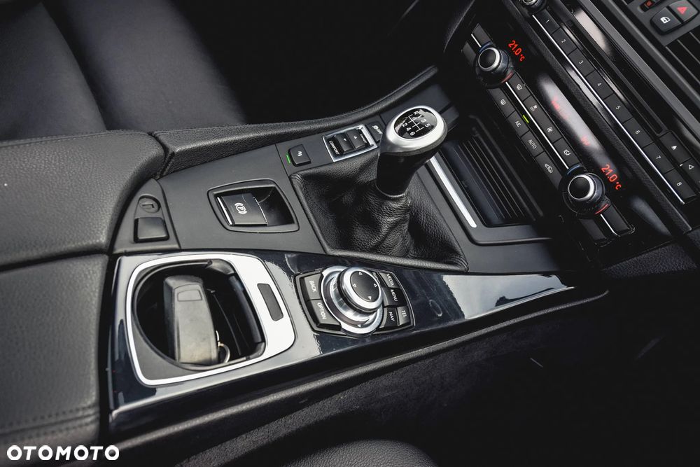 BMW Seria 5 520i - 36