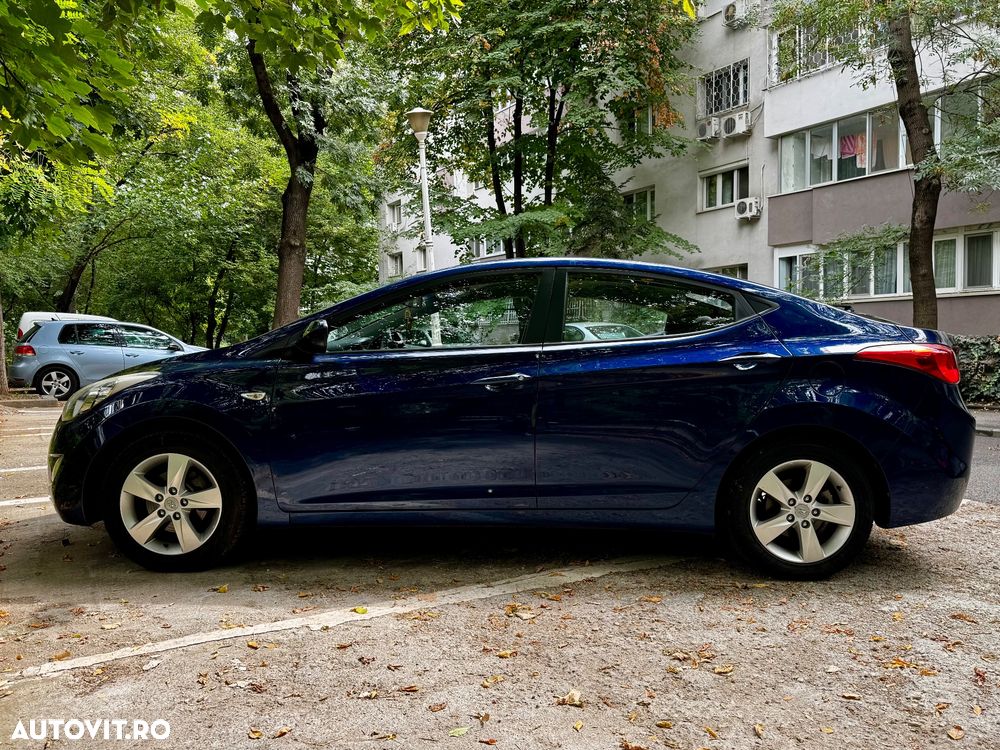 Hyundai Elantra - 1