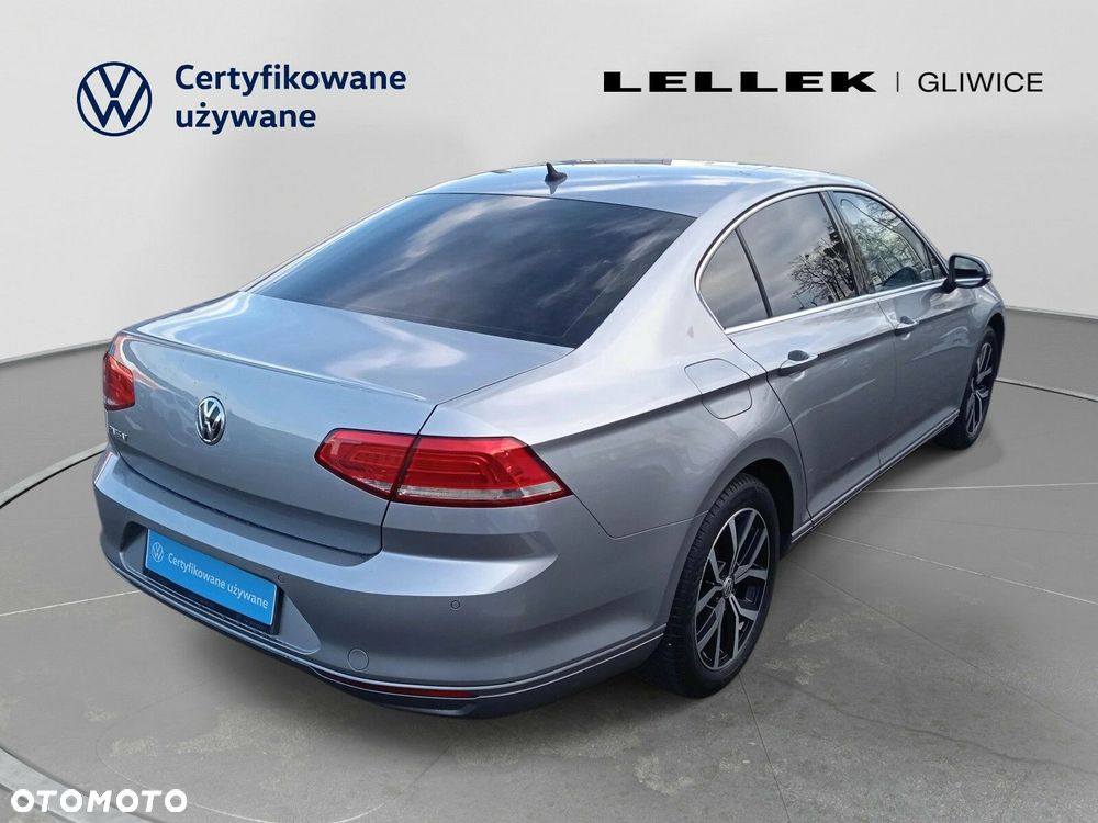 Volkswagen Passat - 4
