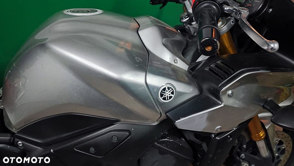Yamaha FZS - 10