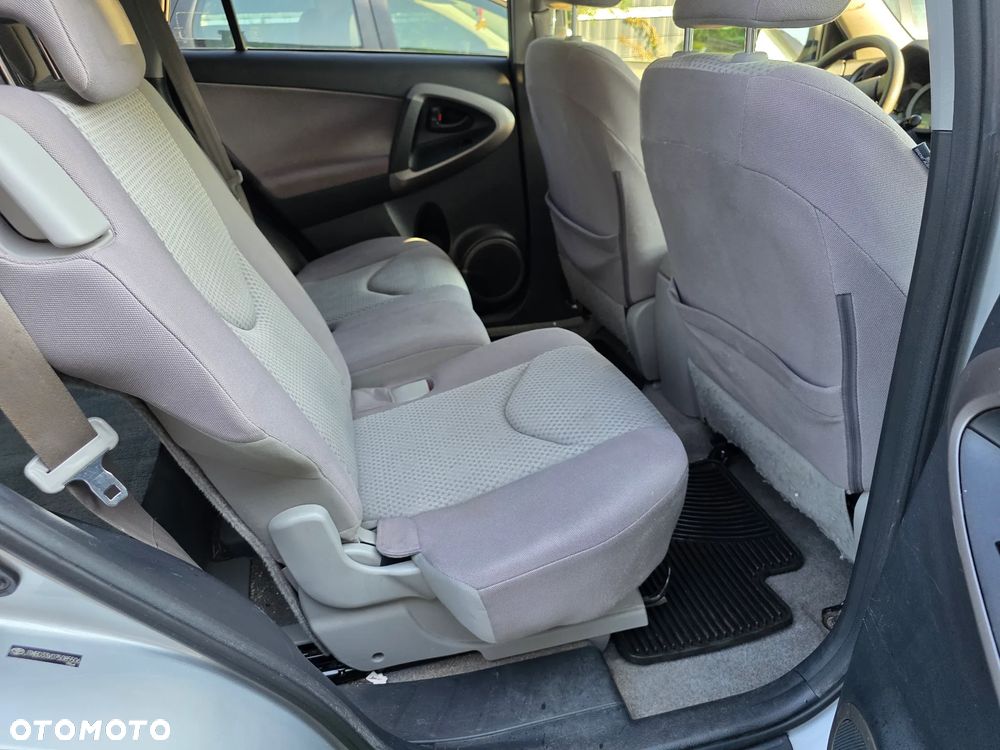 Toyota RAV4 2.4 VVT-i Sport - 11