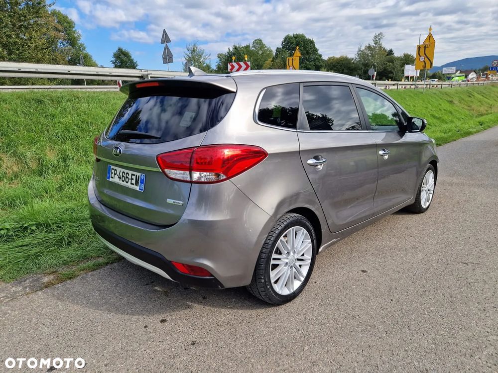 Kia Carens - 6