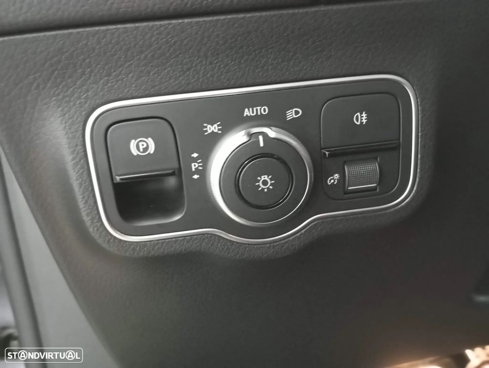 Mercedes-Benz GLA 180 d AMG Line - 19