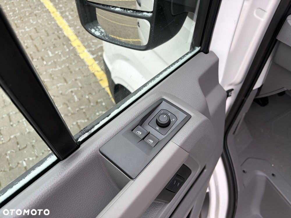 Volkswagen Crafter 35 2.0 TDI L3H3 3640 140 KM - 11