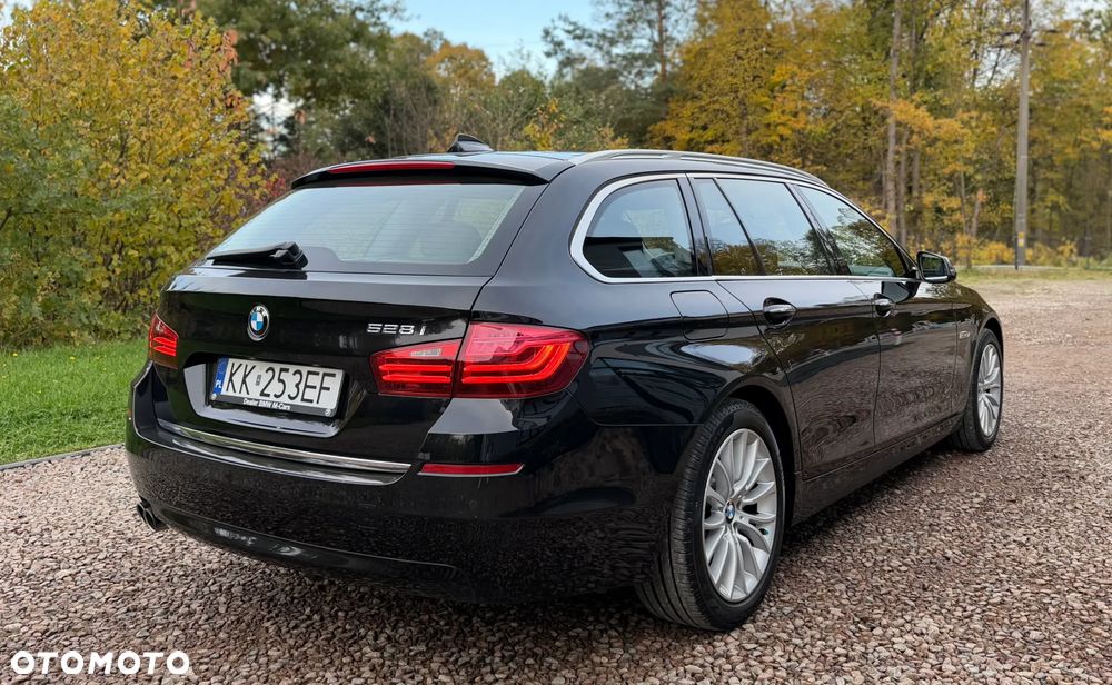 BMW Seria 5 528i Luxury Line - 8