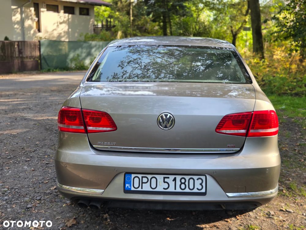 Volkswagen Passat - 4