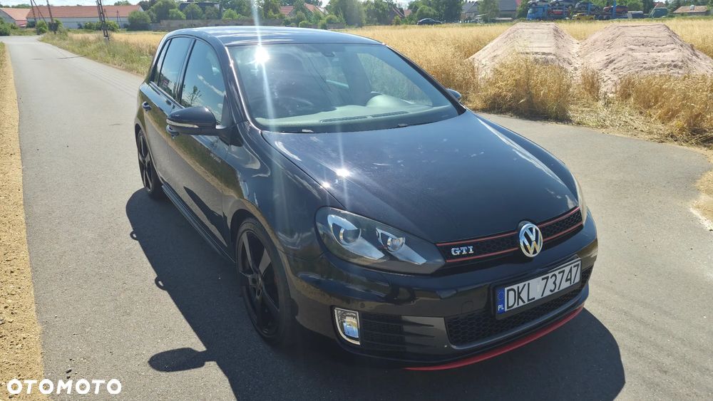 Volkswagen Golf - 1
