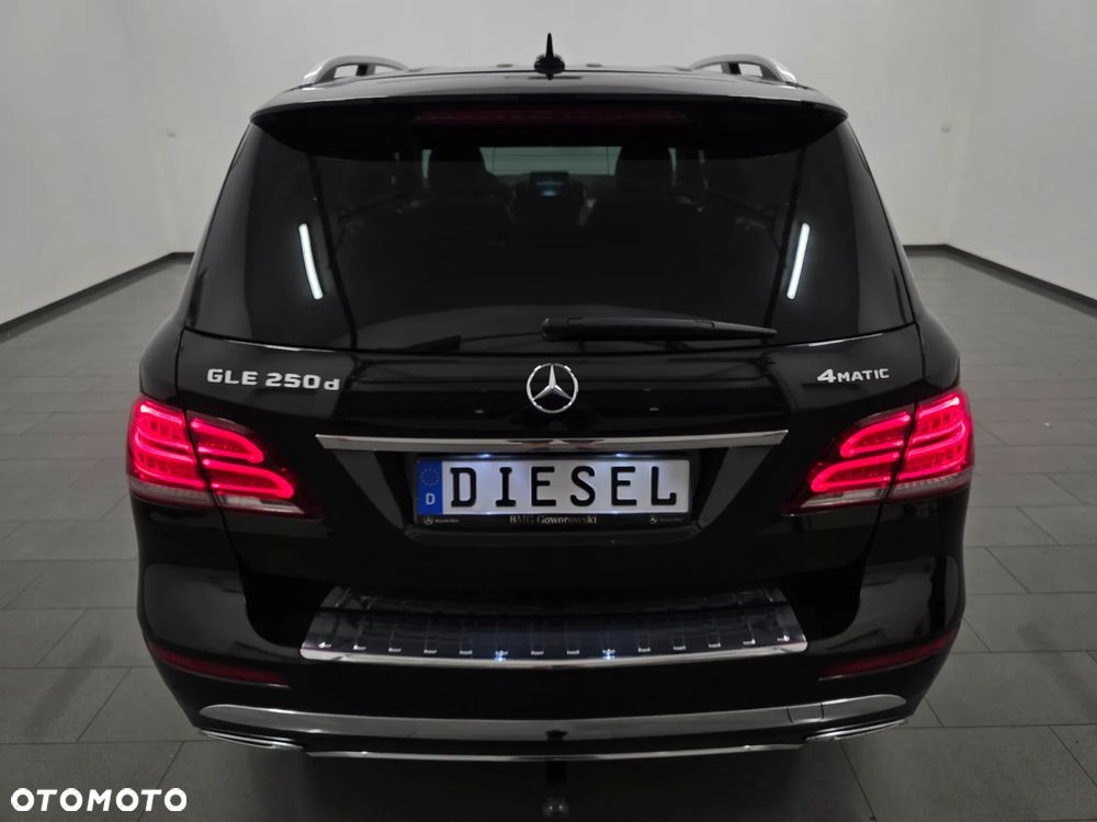 Mercedes-Benz GLE 250 d 4Matic 9G-TRONIC AMG Line - 38